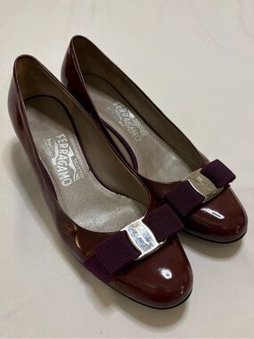 Salvatore Ferragamo Burgundy Patent Leather Vara Bow Kitten Heels Size US 7 AA